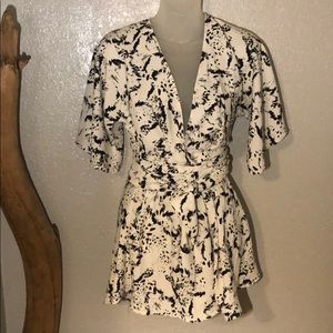 ETIQUETTE black & white romper small